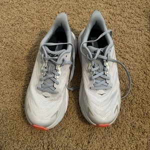 Light blue Hoka arahi 5. Size 8.5 barely worn and in great shape! Comfortable